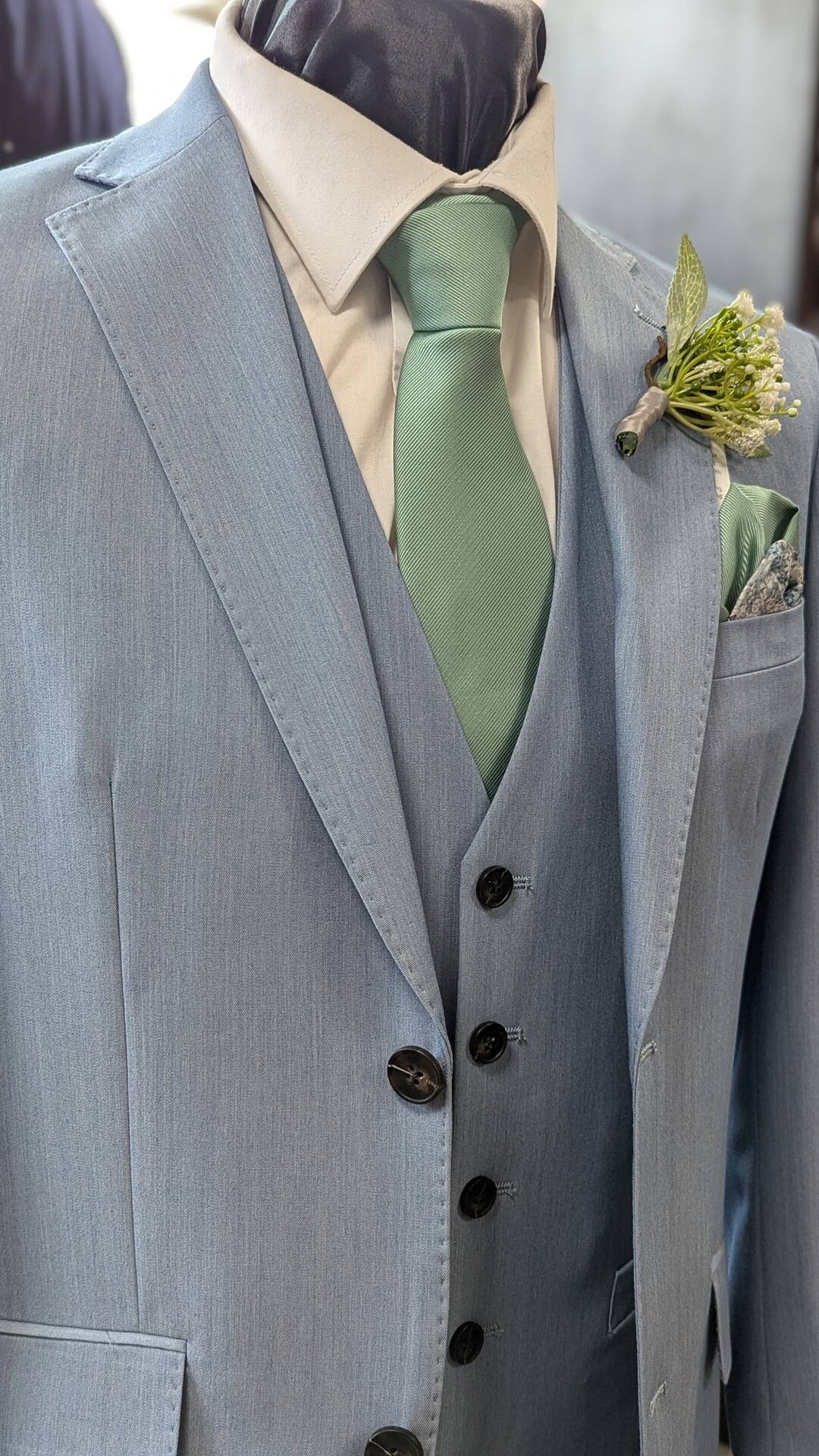 Beckett 3-piece suit - Image 3